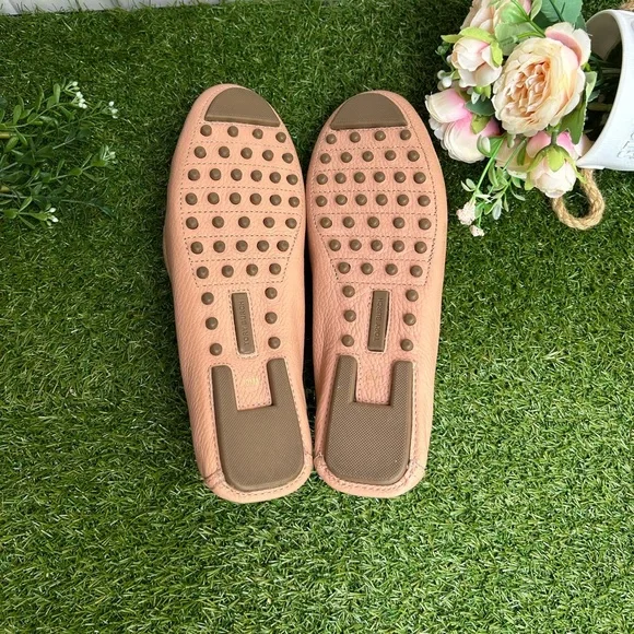 TORY BURCH EVERLY DRIVER LOAFER IN PINK MOON GOLD
BRASS LOGO SIZE 10.5 like new - Picture 11 of 17